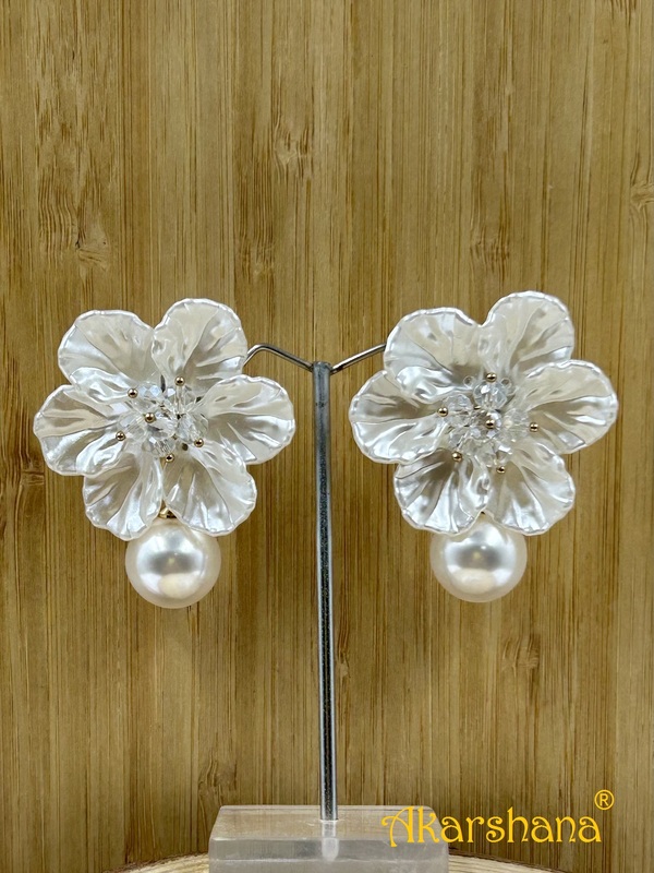 Acrylic Big Flower and Pearl Studs A6FJ00253A Acrylic Big Flower and Pearl Studs A6FJ00253A